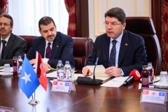 Adalet-Bakani-Tunc-Somali-Adalet-ve-Anayasal-Isler-Bakani-Sheikhaliyi-Agirladi-3