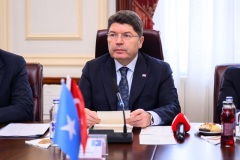 Adalet-Bakani-Tunc-Somali-Adalet-ve-Anayasal-Isler-Bakani-Sheikhaliyi-Agirladi-4