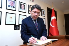 Adalet-Bakani-Yilmaz-Tunc-Doha-Hukuk-Forumunda-Turkiyenin-Hukuk-Vizyonunu-Anlatti-1