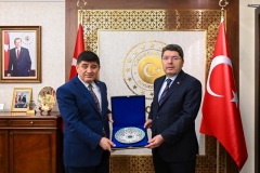 Adalet-Bakani-Yilmaz-Tunc-Doha-Hukuk-Forumunda-Turkiyenin-Hukuk-Vizyonunu-Anlatti-3