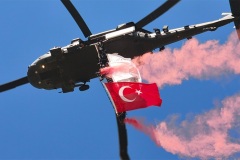 MALAZGİRT'TE JANDARMA HELİKOPTERLERİNİN GÖSTERİSİ NEFES KESTİ