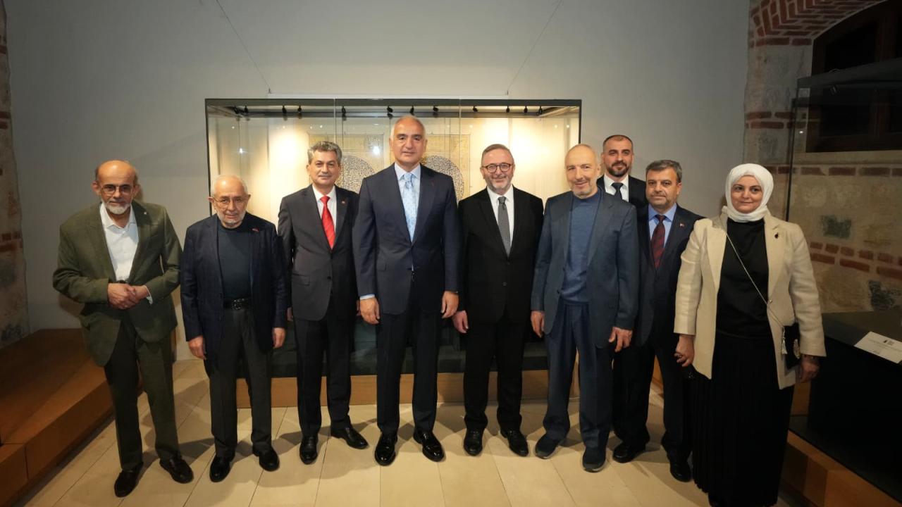 700-Yillik-Mesnevi-Nushalari-Istanbulda-Bulustu-Dunyada-Ilk-Kez-Bir-Sergide-Bir-Araya-Geldi-1 700 Yıllık Mesnevî Nüshaları İstanbul’da Buluştu: Dünyada İlk Kez Bir Sergide Bir Araya Geldi