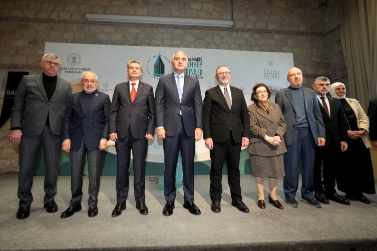 700-Yillik-Mesnevi-Nushalari-Istanbulda-Bulustu-Dunyada-Ilk-Kez-Bir-Sergide-Bir-Araya-Geldi-3 700 Yıllık Mesnevî Nüshaları İstanbul’da Buluştu: Dünyada İlk Kez Bir Sergide Bir Araya Geldi