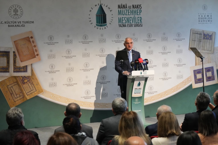 700-Yillik-Mesnevi-Nushalari-Istanbulda-Bulustu-Dunyada-Ilk-Kez-Bir-Sergide-Bir-Araya-Geldi-4 700 Yıllık Mesnevî Nüshaları İstanbul’da Buluştu: Dünyada İlk Kez Bir Sergide Bir Araya Geldi