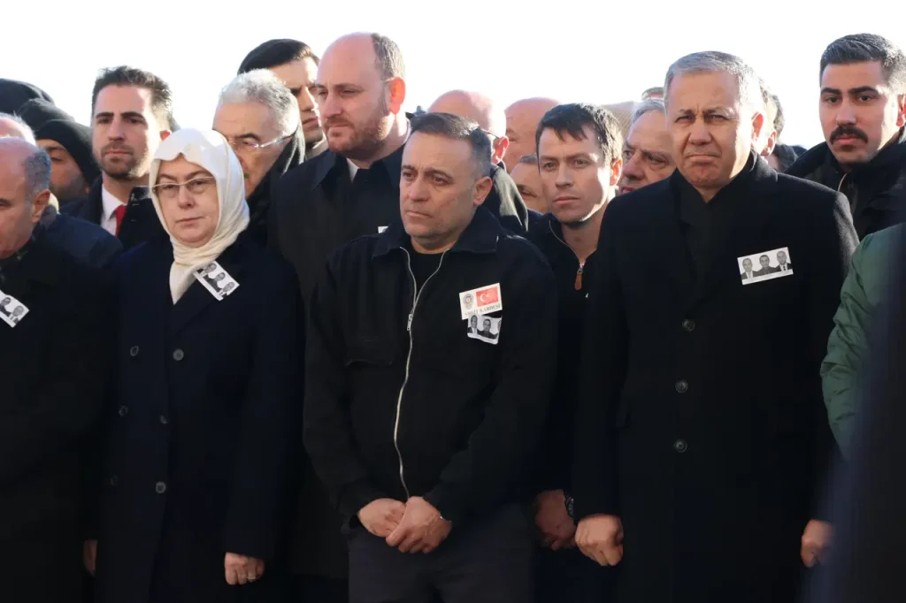 Yalova-Sehitlerimize-Veda-Edilirken-Gozyaslari-Sel-Oldu-3-1024x682 Yalova Şehitlerimize Veda Edilirken Gözyaşları Sel Oldu