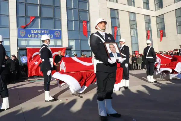 Yalova-Sehitlerimize-Veda-Edilirken-Gozyaslari-Sel-Oldu-4 Yalova Şehitlerimize Veda Edilirken Gözyaşları Sel Oldu