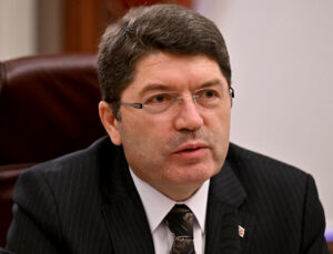 Adalet Bakanı Yılmaz Tunç: Bayrağa Yönelik Saldırıda 14 Kişi Gözaltında