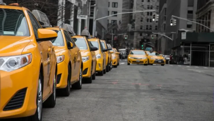 İstanbul’da Yolcu Almayan Taksicinin Aracı Trafikten Men Edildi