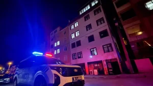 Kayseri’de 34 Yaşındaki Kadın, 20 Yaşındaki Erkek Arkadaşını Banyoda Bıçaklayarak Öldürdü