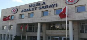 Sahte Polis Tuzağıyla Yaşlı Kadının 2 Milyon Liralık Altınını Aldı