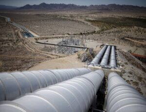 ABD-İran Görüşmeleri Petrolü Sarstı: Fiyatlar %3’ten Fazla Geriledi, OPEC+ Üretimi Sabit Tuttu