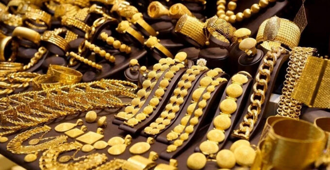 Altın haftaya düşüşle başladı: Gram 7 bin 9 liradan işlem görüyor