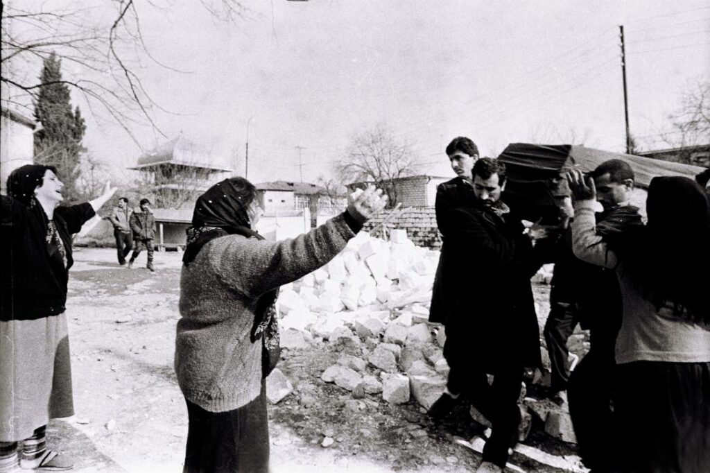 Azerbaycanin-Unutulmayan-Acisi-Hoca-Katliami.-Hoca-Katliami-nedir-ne-zaman-yasandi-kim-yapti-kac-kisi-oldu-8-1024x682 Azerbaycan'ın Unutulmayan Acısı: Hocalı Katliamı. Hocalı Katliamı nedir, ne zaman yaşandı, kim yaptı, kaç kişi öldü?