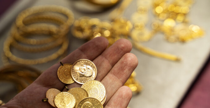 Gram altın 7 bin 110 liradan işlem görüyor