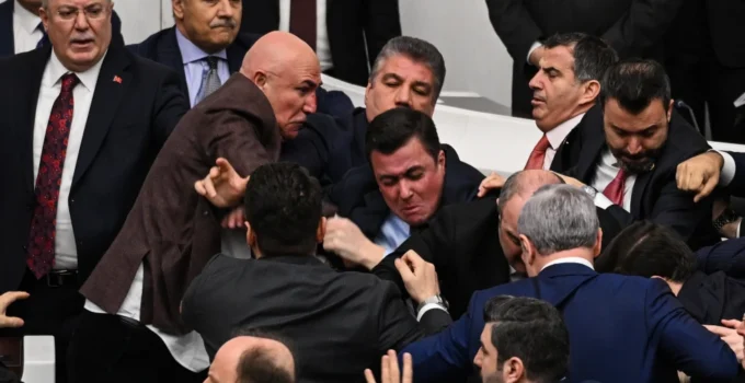 TBMM’de Skandal Görüntüler: CHP’nin Yemin Törenini Sabote Eden Tavrı Dünya Manşetlerinde