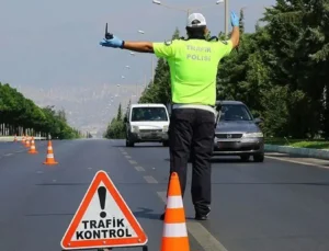 Yeni Trafik Cezaları Yürürlükte: Rekor Artışlar Geldi, Ehliyete El Koyma ve Trafikten Men Yaygınlaştı
