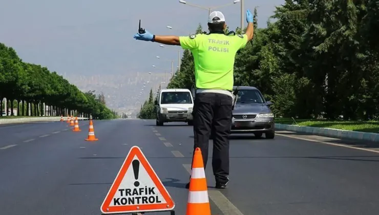 Yeni Trafik Cezaları Yürürlükte: Rekor Artışlar Geldi, Ehliyete El Koyma ve Trafikten Men Yaygınlaştı