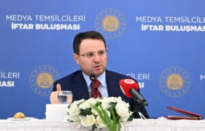 Adalet-Bakani-Akin-Gurlek-Medya-Temsilcileriyle-Iftarda-Bulustu-Terorsuz-Turkiyenin-Sarti-Teror-Orgutunun-Silah-Birakmasidir-300x191 Adalet Bakanı Akın Gürlek Medya Temsilcileriyle İftarda Buluştu “Terörsüz Türkiye’nin Şartı, Terör Örgütünün Silah Bırakmasıdır”