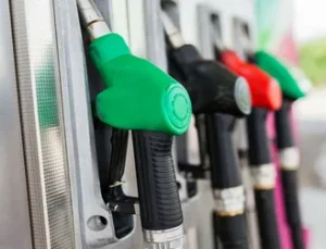 Benzin ve Motorine Zam Tabelaya Yansıdı: Eşel Mobil Sistemi Devreye Girdi, İşte Güncel Fiyatlar