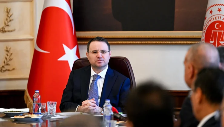 Adalet Bakanı Akın Gürlek Uyuşturucu ile Mücadelede Topyekûn Seferberlik Vurgusu Yaptı 2 Adalet Bakanı Akın Gürlek Uyuşturucu ile Mücadelede Topyekûn Seferberlik Vurgusu Yaptı