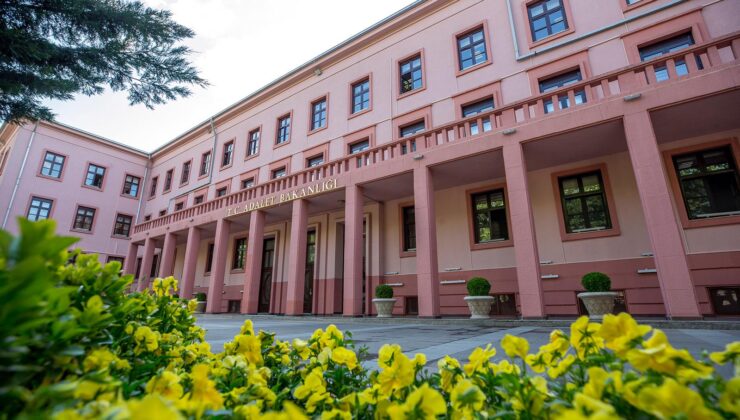 Adalet Bakanlığı 8.000 Sözleşmeli Personel Alacak: Başvurular 22 Haziran’da Sona Eriyor 1 Adalet Bakanlığı 8.000 Sözleşmeli Personel Alacak: Başvurular 22 Haziran’da Sona Eriyor