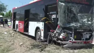 Ankara’da EGO Otobüsü Yoldan Çıktı. Feci Kazada 1 Kişi Hayatını Kaybetti 9 Kişi Yaralandı