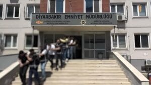 Diyarbakır’da Silahlı Suç Örgütüne Büyük Operasyon Yapıldı. Örgüt Elebaşı Dahil 15 Kişi Tutuklandı
