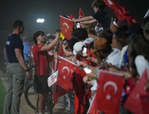Milli Takım Arizona’da İlk Antrenmanına Çıktı: Taraftarlardan Ay-Yıldızlılara Sevgi Seli