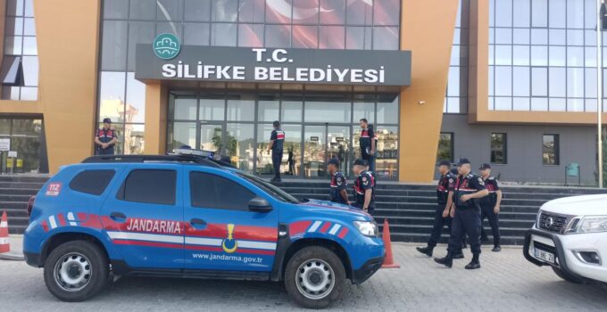 Silifke Belediyesi’ne Yolsuzluk Operasyonu: Başkan Mustafa Turgut Dahil 19 Kişi Gözaltında
