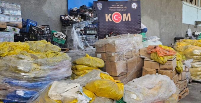 Uşak’ta Son Kullanma Tarihi Geçmiş 29 Ton Çikolata Ele Geçirildi