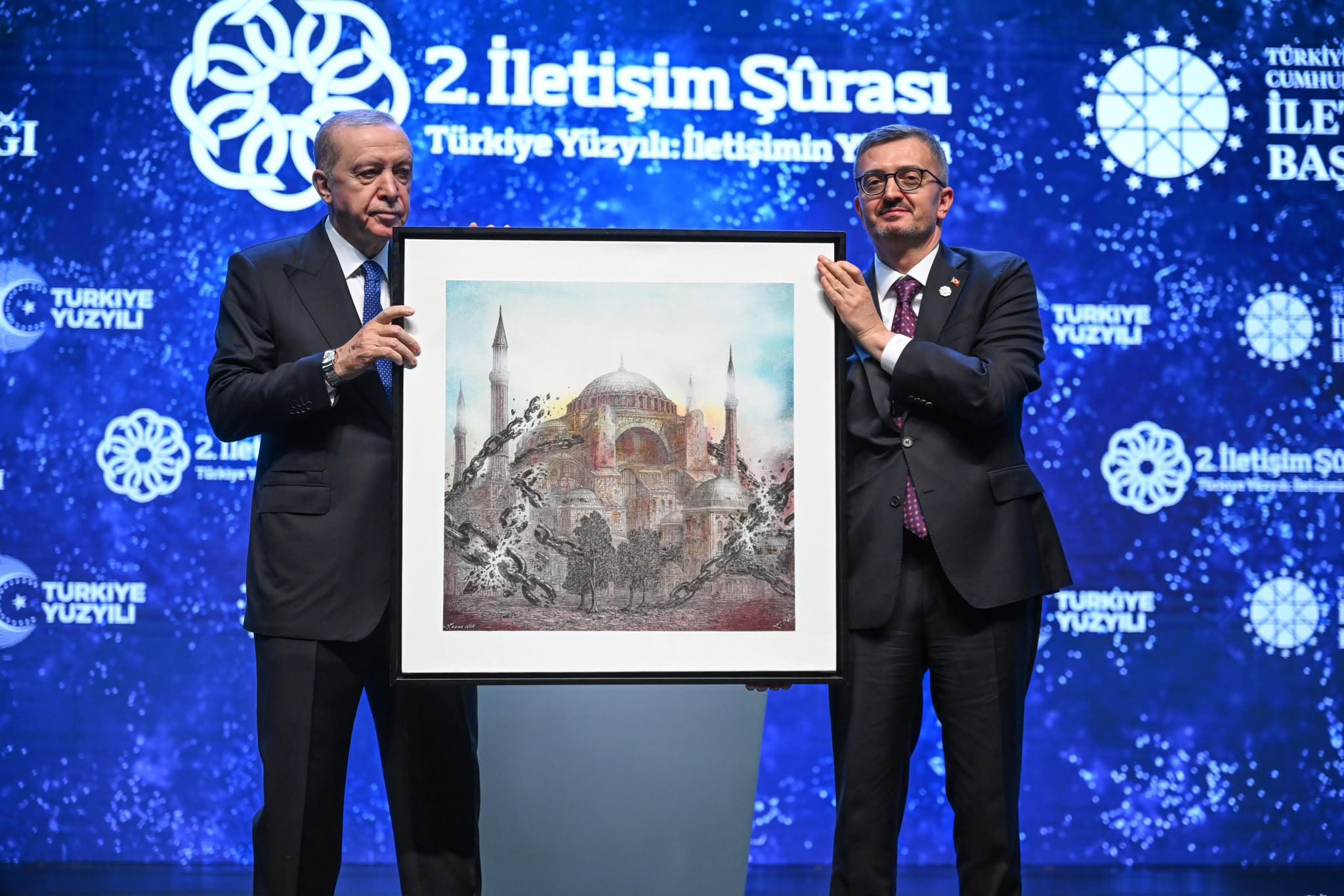 Burhanettin Duran 2. İletişim Şûrası’nda Yeni Dönemin Yol Haritasını Açıkladı 1 Burhanettin Duran 2. İletişim Şûrası’nda Yeni Dönemin Yol Haritasını Açıkladı