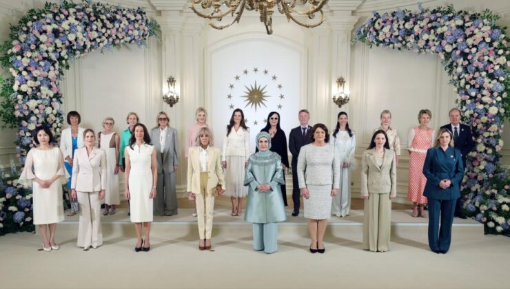 Emine Erdoğan Lider Eşlerini Ankara’da Buluşturdu. Gelecek Nesli Korumak Programında Çocukların Dijital Dünyadaki Güvenliği İçin Ortak Çağrı Yapıldı 1 Emine Erdoğan Lider Eşlerini Ankara’da Buluşturdu. Gelecek Nesli Korumak Programında Çocukların Dijital Dünyadaki Güvenliği İçin Ortak Çağrı Yapıldı
