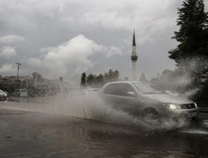 Meteoroloji İstanbul için kuvvetli sağanak uyarısı yaptı Avrupa Yakası ve Trakya alarmda