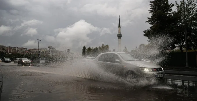 Meteoroloji İstanbul için kuvvetli sağanak uyarısı yaptı Avrupa Yakası ve Trakya alarmda