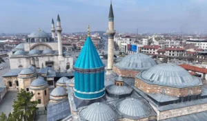 Mevlana-Muzesi-ziyaretci-sayisi-yilin-ilk-yarisinda-1-milyon-442-bin-502ye-ulasti-300x176 Mevlana Müzesi ziyaretçi sayısı yılın ilk yarısında 1 milyon 442 bin 502’ye ulaştı