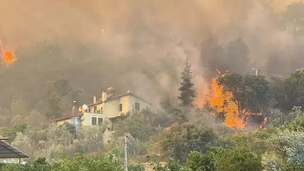 Muğla Fethiye Orman Yangını Kontrol Altına Alındı. Tahliye Edilen Evlerde Tehlike Büyük Ölçüde Geçti