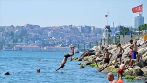 Yurt Genelinde Kavurucu Sıcaklar Geri Dönüyor Termometreler Güneyde 40 Dereceyi Aşacak