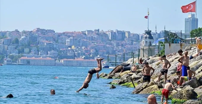 Yurt Genelinde Kavurucu Sıcaklar Geri Dönüyor Termometreler Güneyde 40 Dereceyi Aşacak