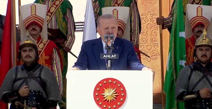 Cumhurbaşkanı Recep Tayyip Erdoğan Ahlat’tan Mesaj Verdi: Büyük ve Güçlü Türkiye’nin Şafağı Sökmüştür