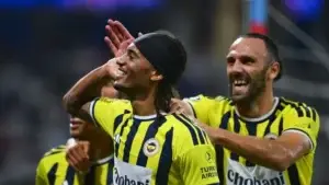 Fenerbahçe Lyon'u Devirip 18 Yıl Sonra Şampiyonlar Ligi'ne Döndü