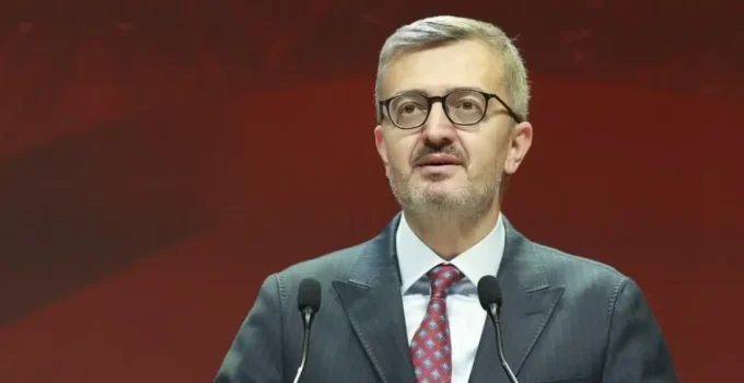 Iletisim Baskani Burhanettin Durandan Suriye Mesaji Geldi. Duran SDGnin feshedilmesini Degerlendirip Terorsuz Bolge vurgusu yapti İletişim Başkanı Burhanettin Duran’dan Suriye Mesajı Geldi. Duran, SDG’nin feshedilmesini Değerlendirip Terörsüz Bölge vurgusu yaptı.