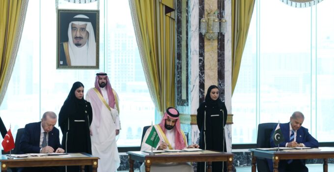 İletişim Başkanlığı Duyurdu. Türkiye Suudi Arabistan ve Pakistan Arasında Mekke Anlaşması İmzalandı