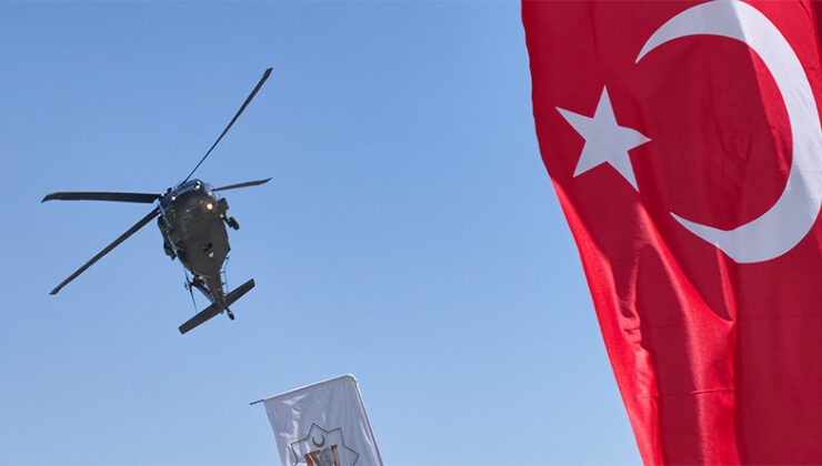 Malazgirt’te Jandarma Helikopter Gösterisi Nefes Kesti 1 Malazgirt’te Jandarma Helikopter Gösterisi Nefes Kesti