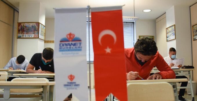 TDV eğitim desteğini büyüttü 8 bin 65 öğrenci burs imkanından yararlandı