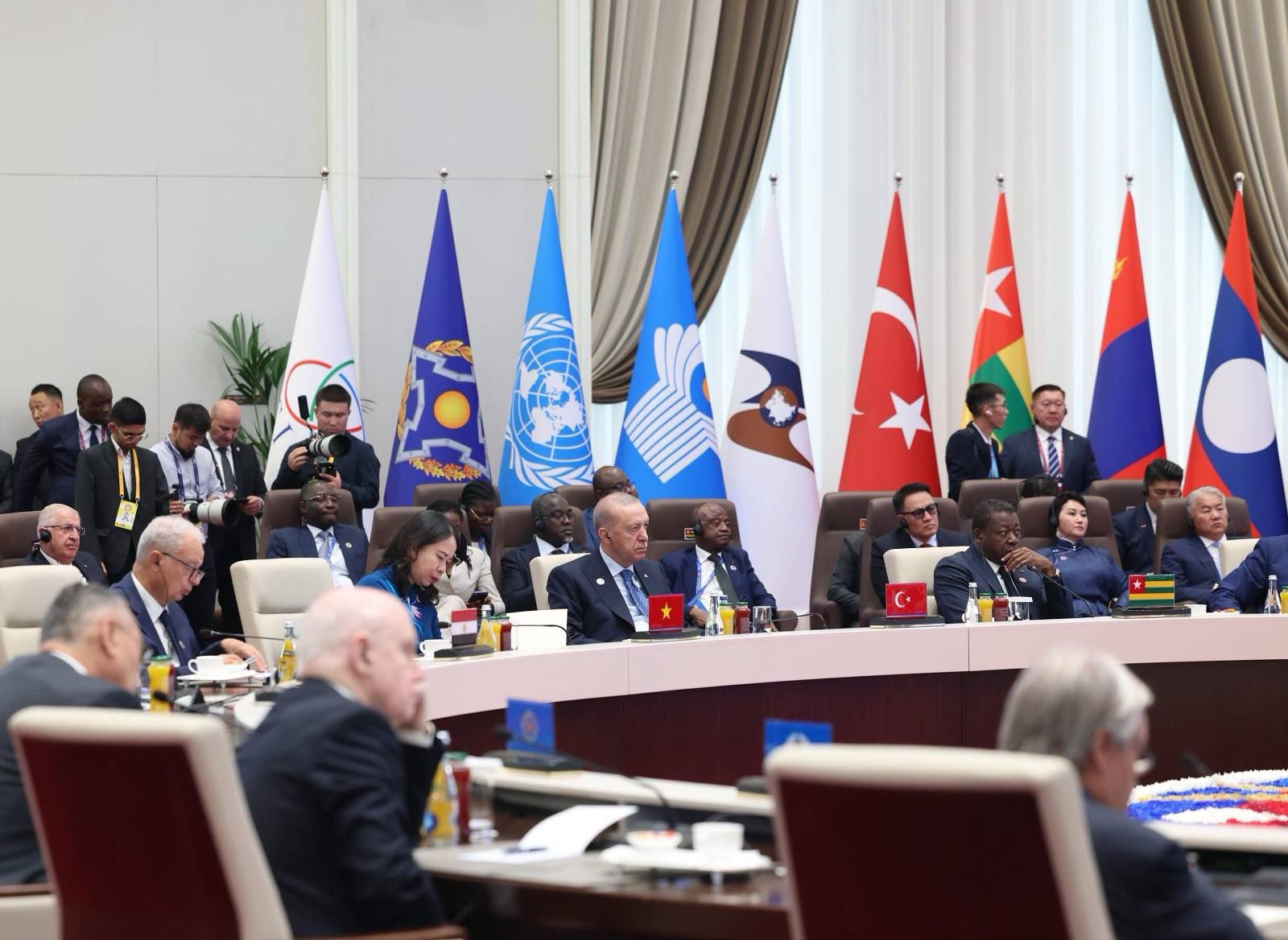 Cumhurbaşkanı Erdoğan Şanghay İşbirliği Örgütü Zirvesi'nde Türkiye’nin Kritik Rolünü Vurguladı 1 Cumhurbaşkanı Erdoğan Şanghay İşbirliği Örgütü Zirvesi'nde Türkiye’nin Kritik Rolünü Vurguladı