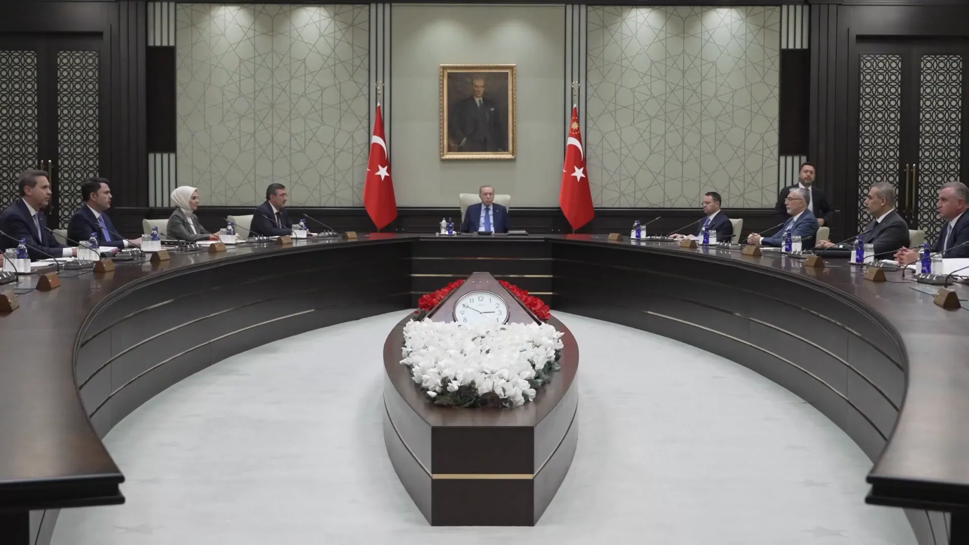 Cumhurbaşkanı Erdoğan'ın Kabine Toplantısı Açıklamaları Gündem Oldu. Sosyal Konut Teslimi ve Yarısı Bizden’de Yeni Takvim Duyuruldu 1 Cumhurbaşkanı Erdoğan'ın Kabine Toplantısı Açıklamaları Gündem Oldu. Sosyal Konut Teslimi ve Yarısı Bizden’de Yeni Takvim Duyuruldu