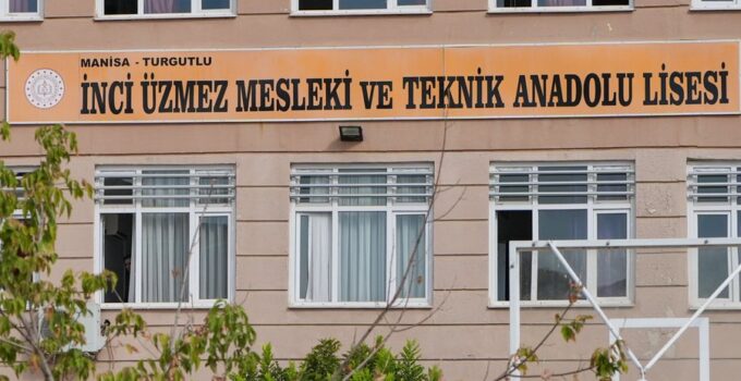 Turgutlu okul saldirisinda 11 ogrenci yaralandi anne baba ve dede gozaltina alindi Turgutlu okul saldırısında 11 öğrenci yaralandı, anne, baba ve dede gözaltına alındı