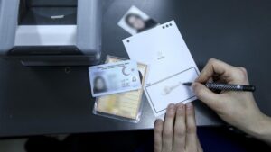 Usulsüz Türk vatandaşlığı soruşturması genişledi, 72 şüpheli gözaltına alındı ve 30 şirkete kayyum atandı