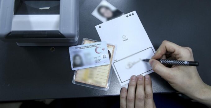 Usulsüz Türk vatandaşlığı soruşturması genişledi, 72 şüpheli gözaltına alındı ve 30 şirkete kayyum atandı